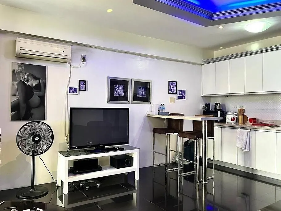 Kandi Luxury 1Br, Housekeeping & Netflix! Angeles Philippines